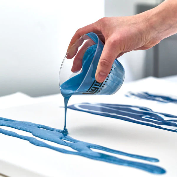 Liquitex Gloss Pouring Medium - Image 6